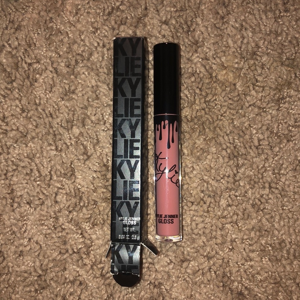 kylie Jenner lip gloss in “koko k”